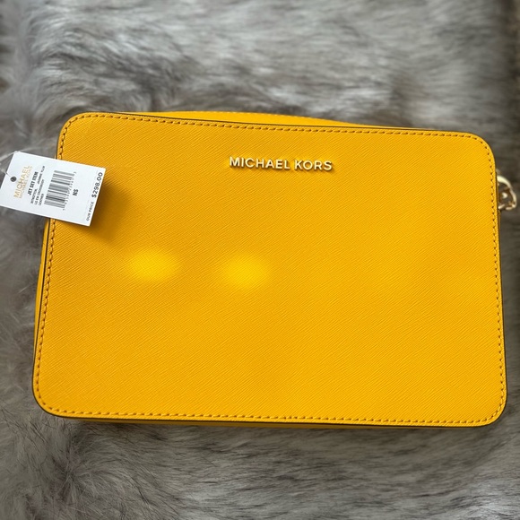 MICHAEL Michael Kors Handbags - Michael Kors Bag  NWT gold hardware crossbody